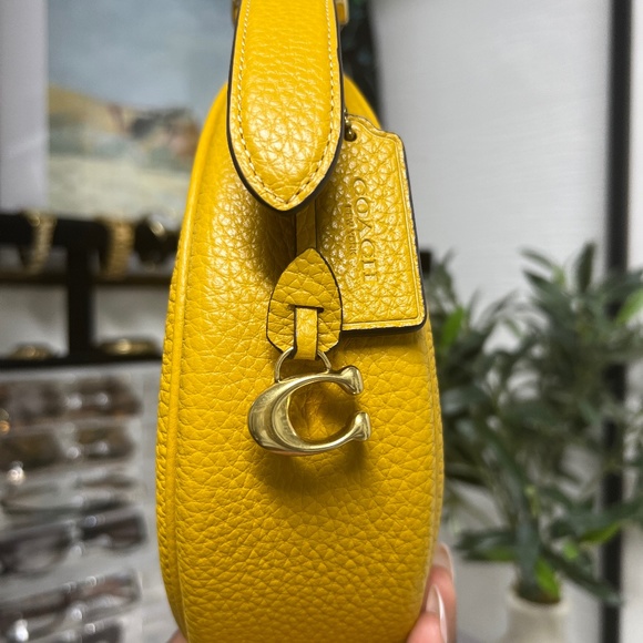 Authentic Coach Luna Shoulder Bag - Picture 1 of 7